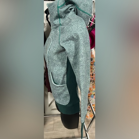 Lululemon Scuba Jacket - Picture 3 of 15